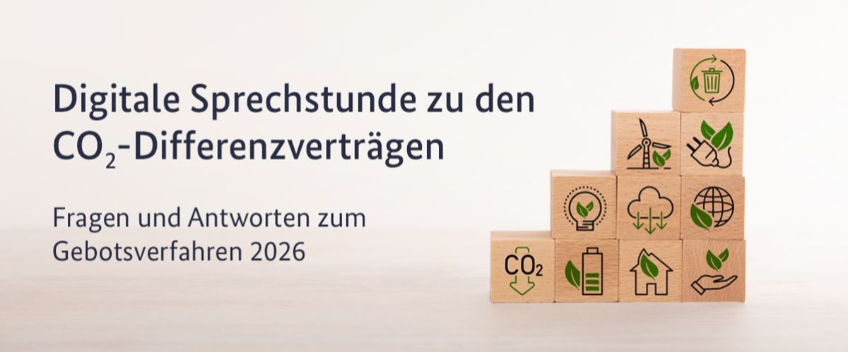 Rechts im Bild ist ein Stapel Würfel mit Symbolen der Energiewende zu sehen, links daneben der Titel der Webinarreihe.