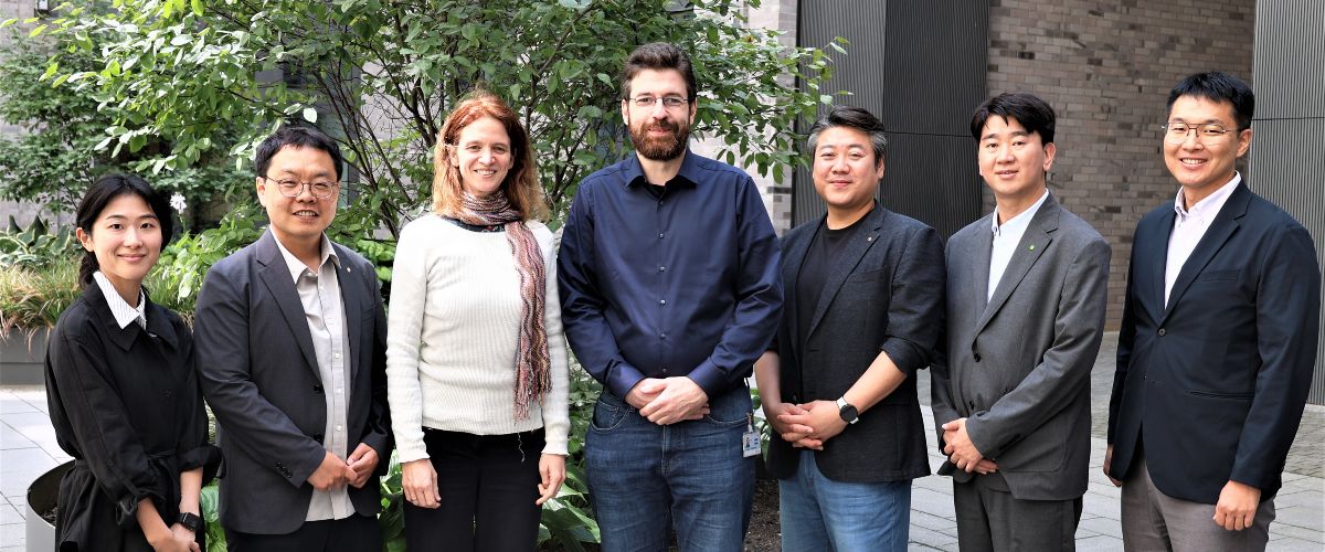 Gruppenfoto von koreanischer Delegation bei Besuch in Berlin